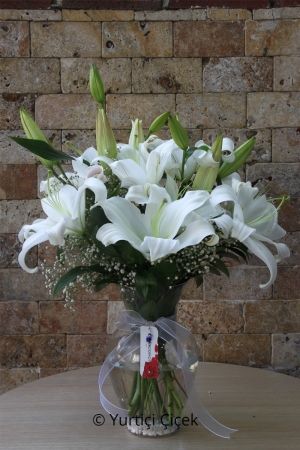 5 Branch Lilies in a Vase