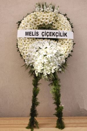 White Lilies Big Funeral Wreath 2